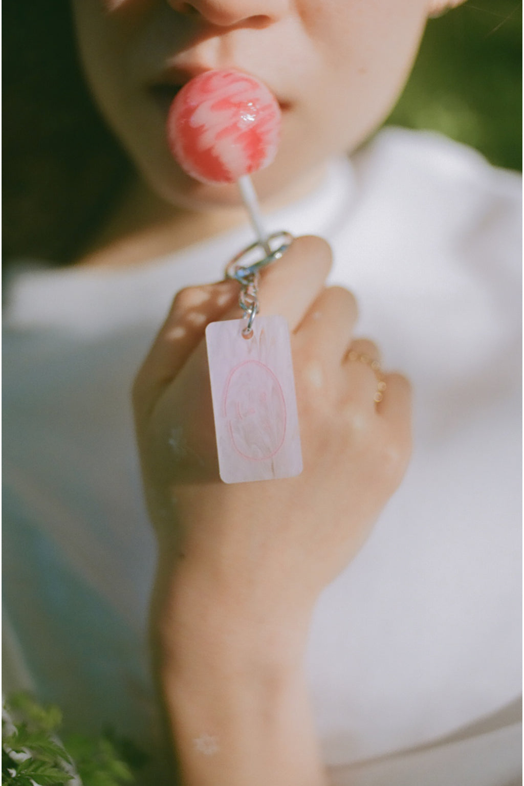 羊文学　塩塚モエカ　【moniグッズ】moni ちゃん蓄光キーホルダー moniグッズ】moni ちゃん蓄光キーホルダー – 羊文学 Official Store