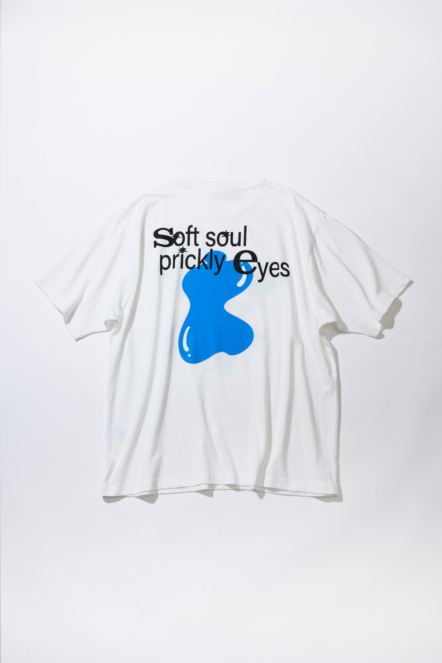 "soft soul, prickly eyes" Tシャツ [VANILLA WHITE]