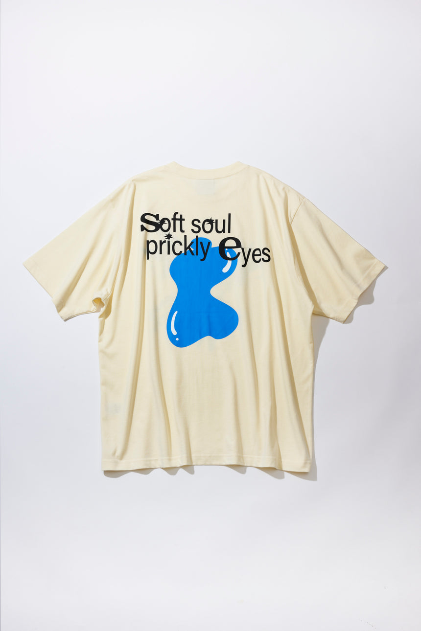 "soft soul, prickly eyes" Tシャツ [LIGHT YELLOW]