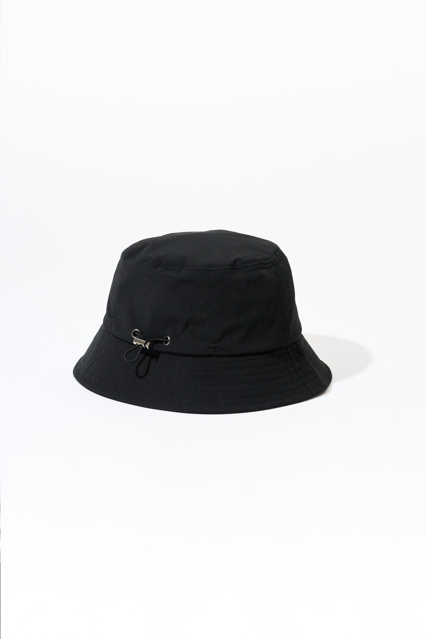 "Soft soul, prickly eyes" bucket hat [BLACK]